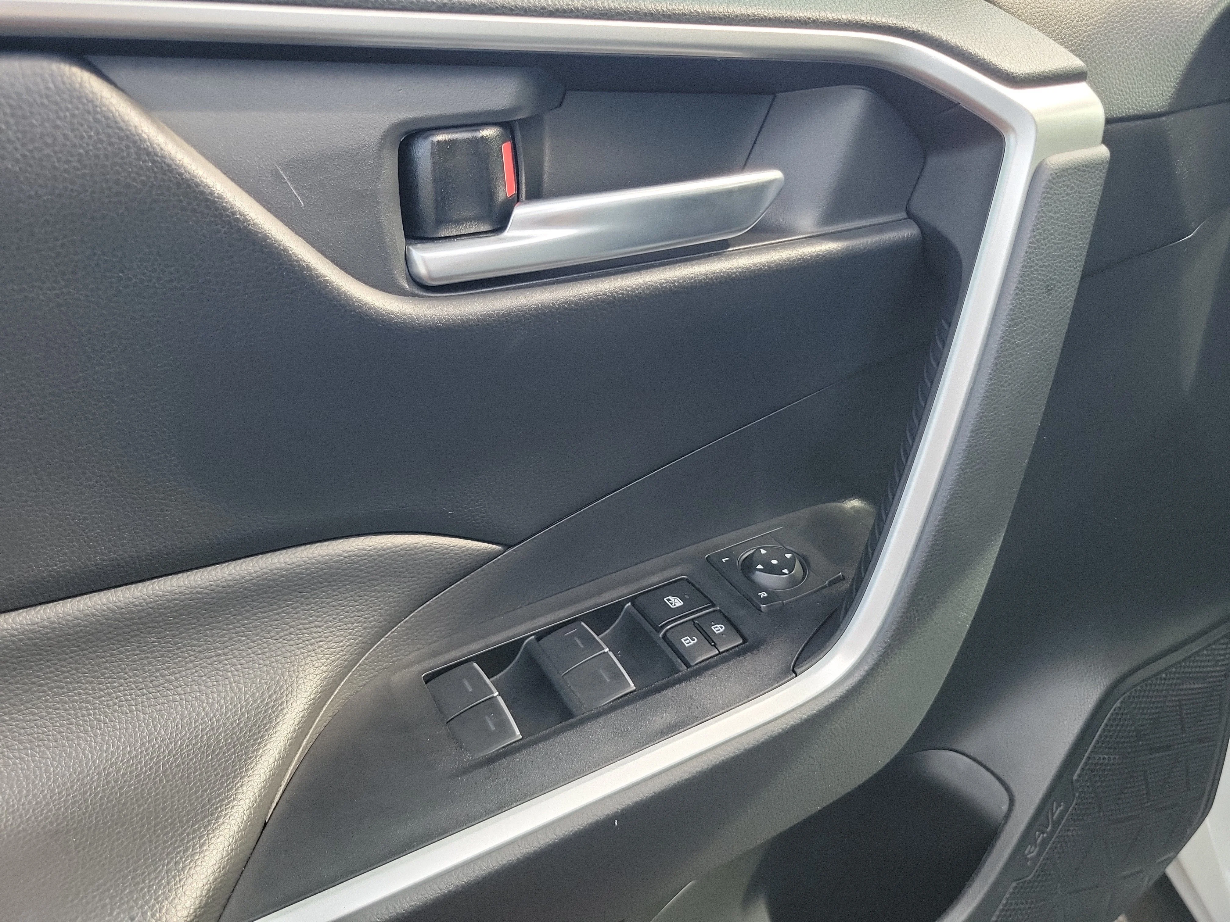 Used 2024 Ice Cap Toyota XLE image 17