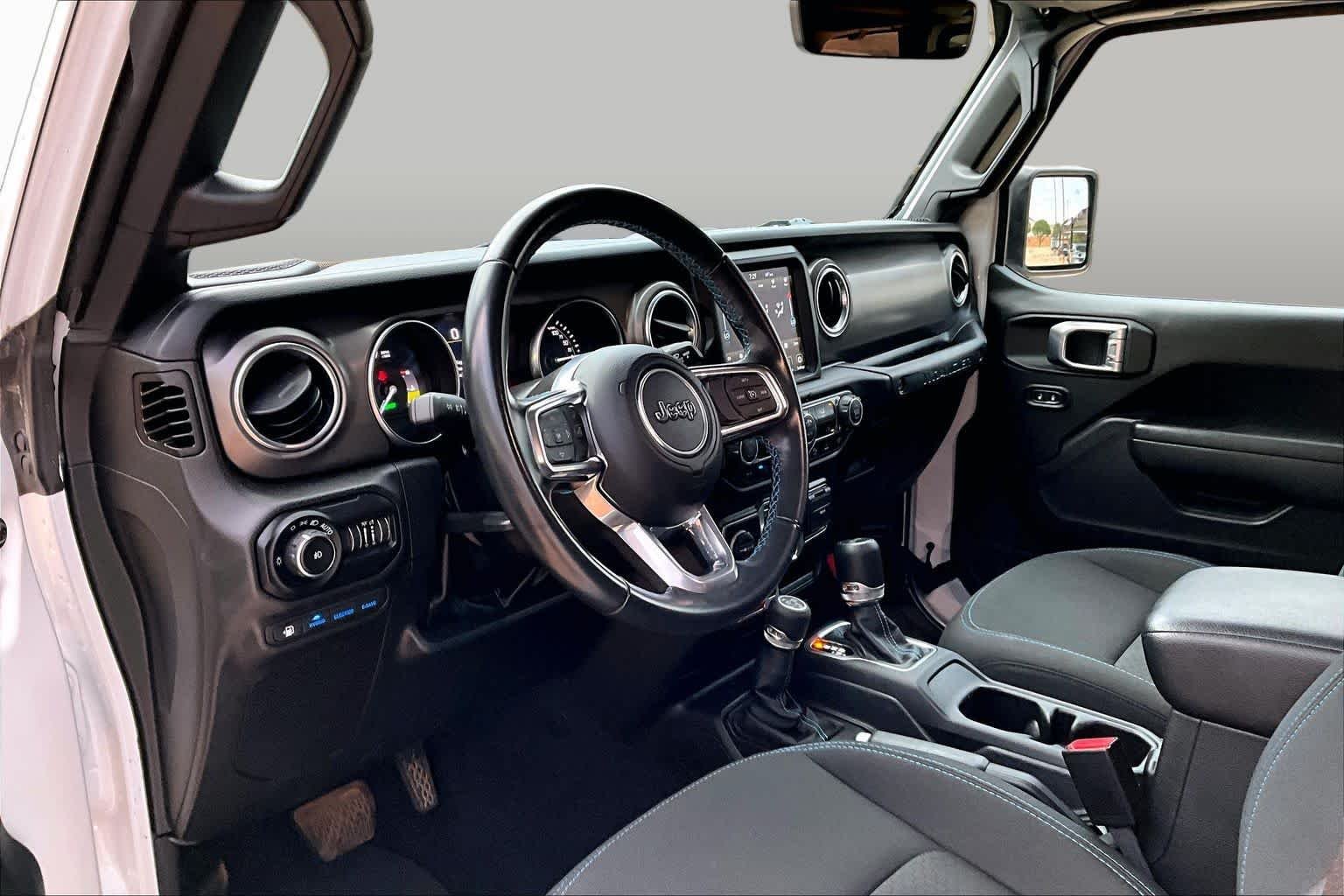 Used 2022 Bright White Clearcoat Jeep Unlimited Rubicon image 16