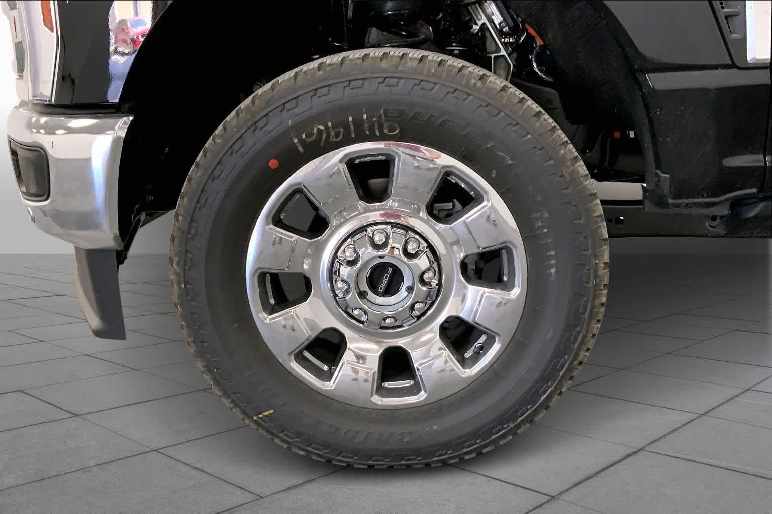 New 2026 Agate Black Metallic Ford F-250® King Ranch® image 9