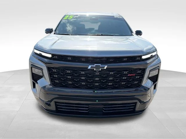 Used 2025 Gray Chevrolet RS image 2