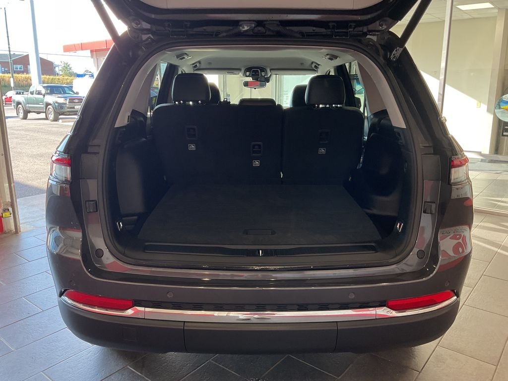 Used 2023 Gray Jeep Limited image 9