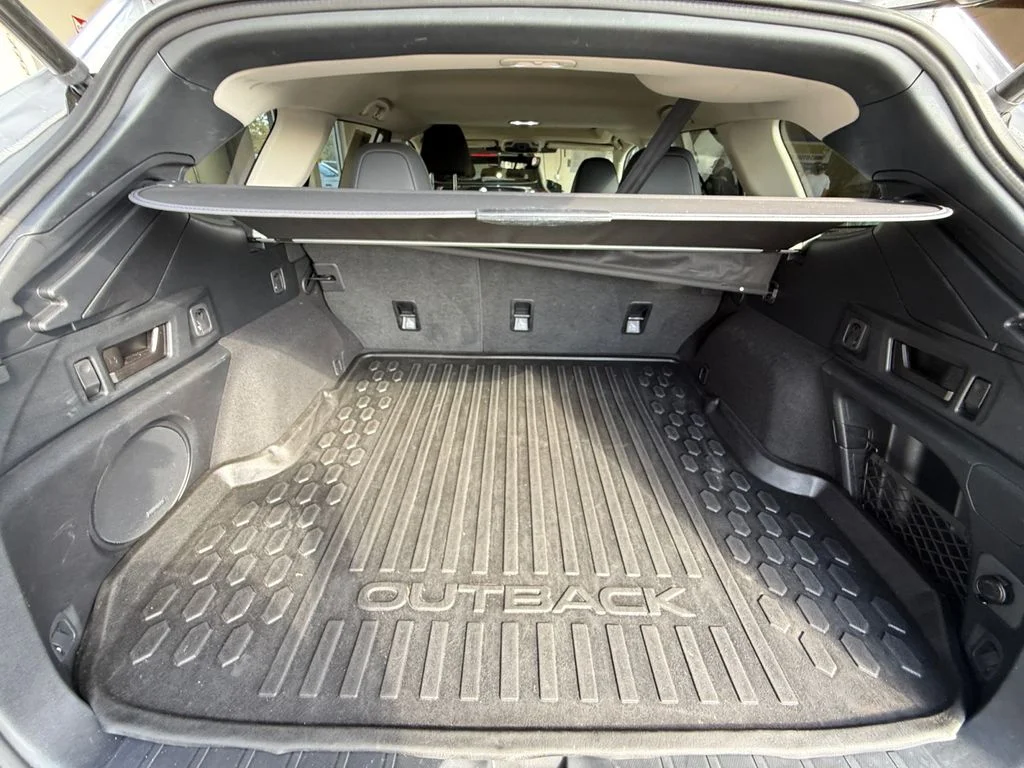 Used 2025 Silver Subaru Onyx Edition image 19