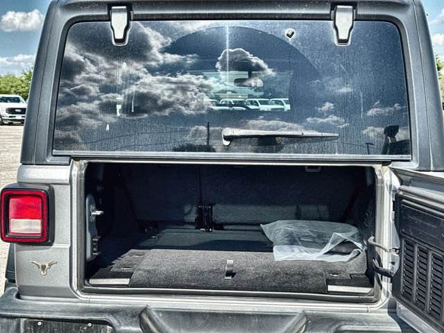 Used 2020 Silver Jeep Unlimited Sport S image 23