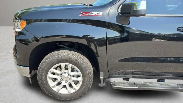 Used 2025 Black Chevrolet LT image 33