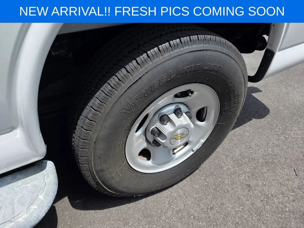 Used 2025 Summit White Chevrolet WT image 11