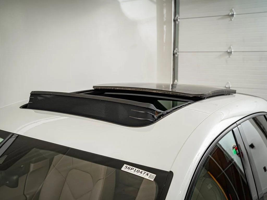 Used 2025 Carrara White Metallic Porsche  image 17