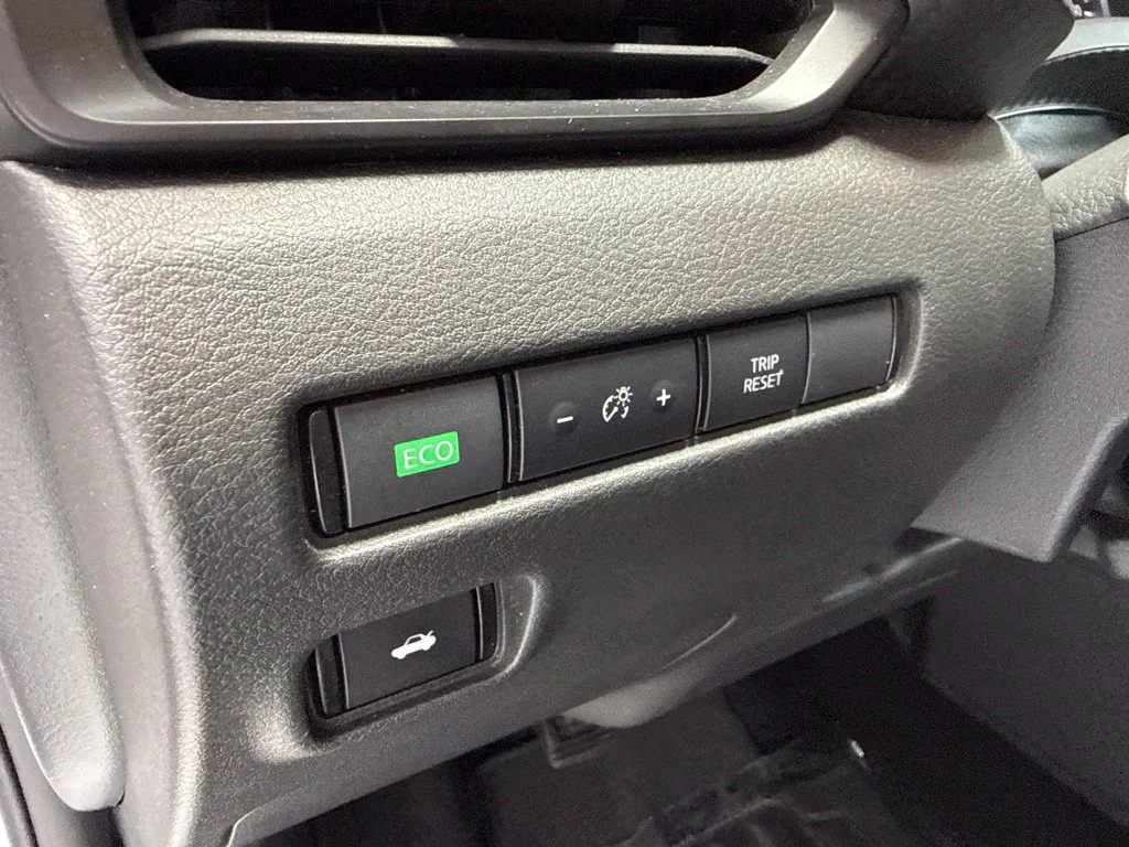 Used 2025 White Nissan S image 21