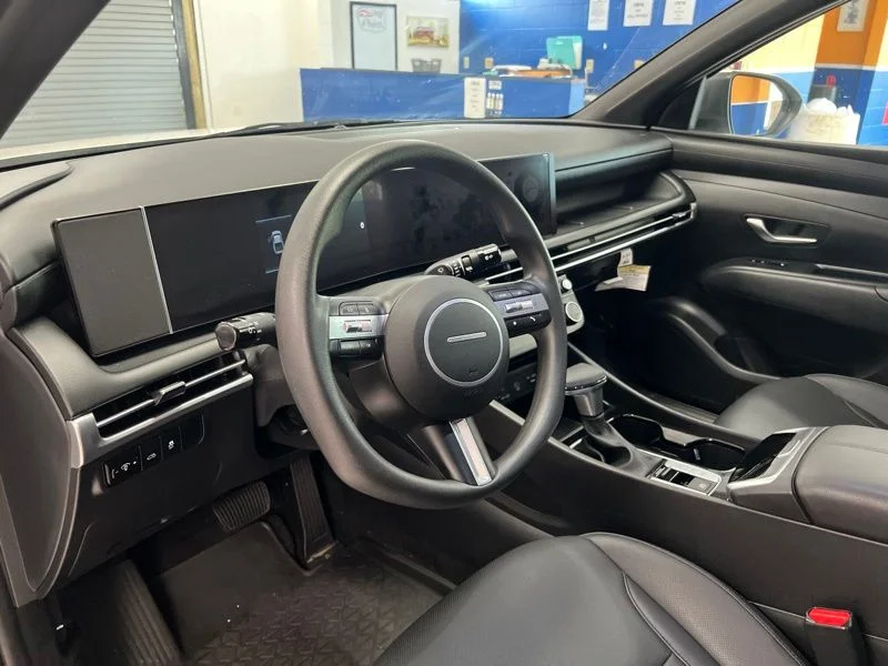 Used 2025 White Hyundai SEL image 17