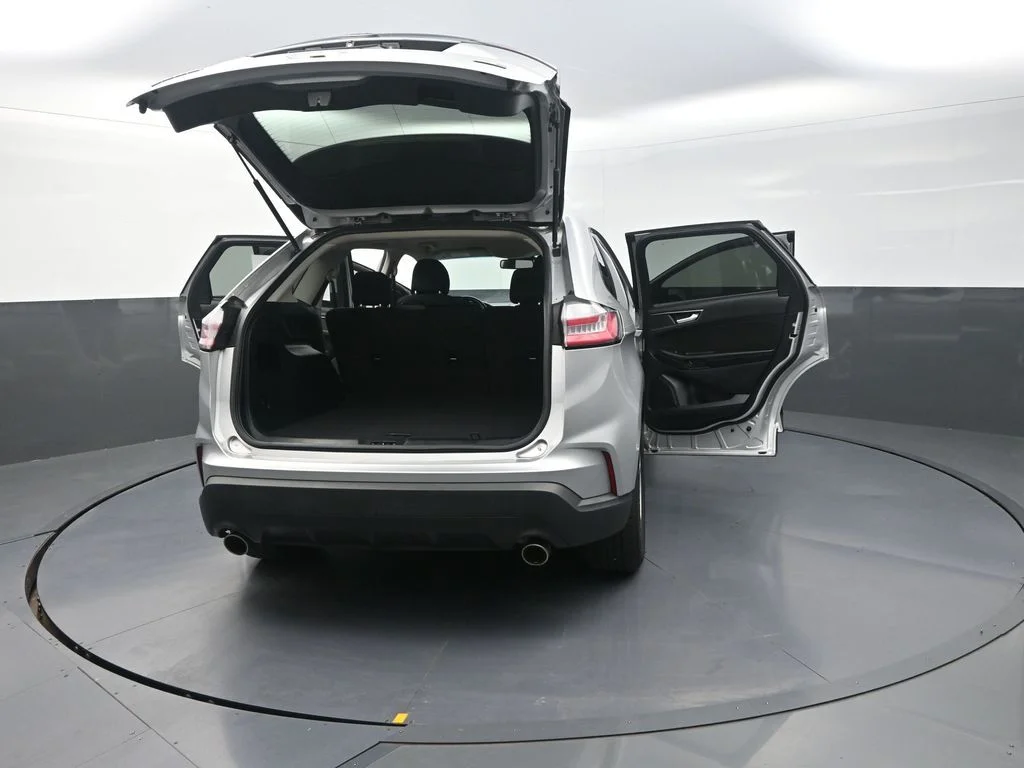 Used 2019 Silver Ford SE image 34