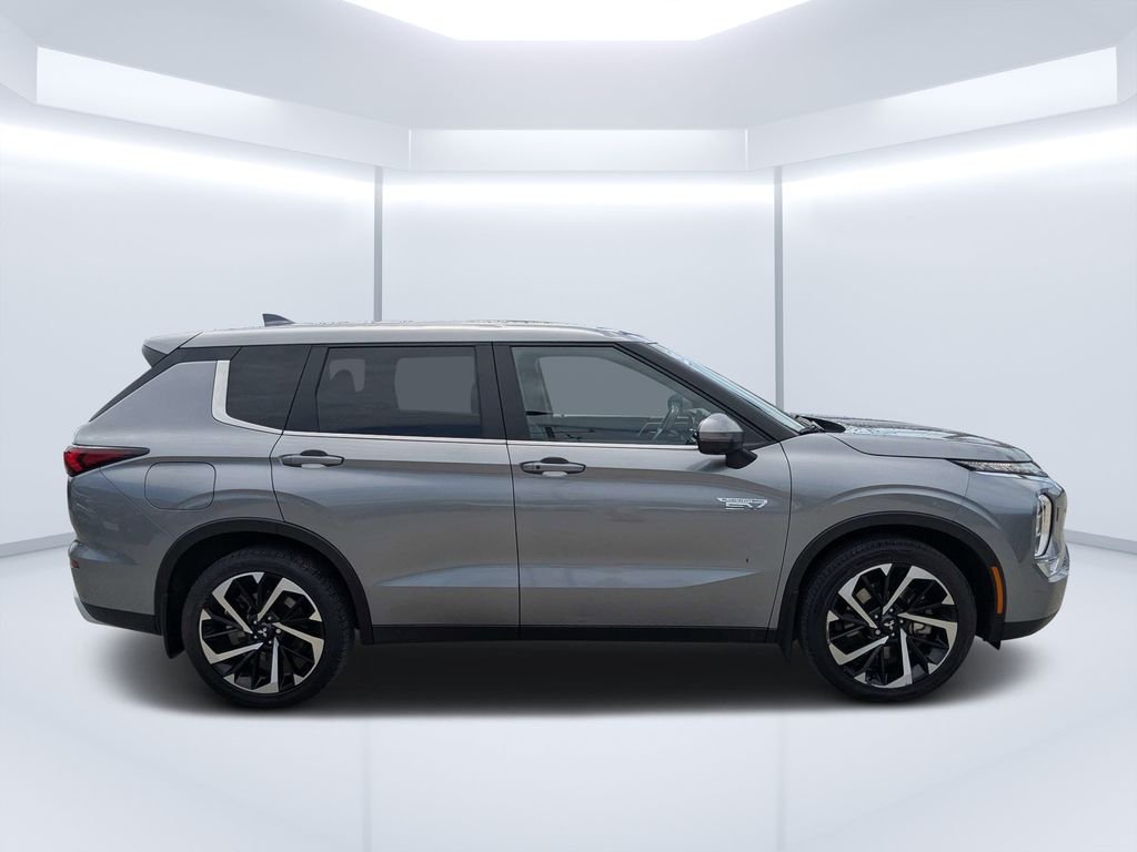 Used 2023 Gray Mitsubishi SE image 2