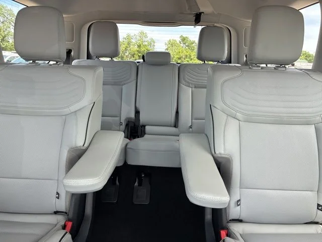 New 2026 Star White Metallic Tri-Coat Ford Platinum® image 54