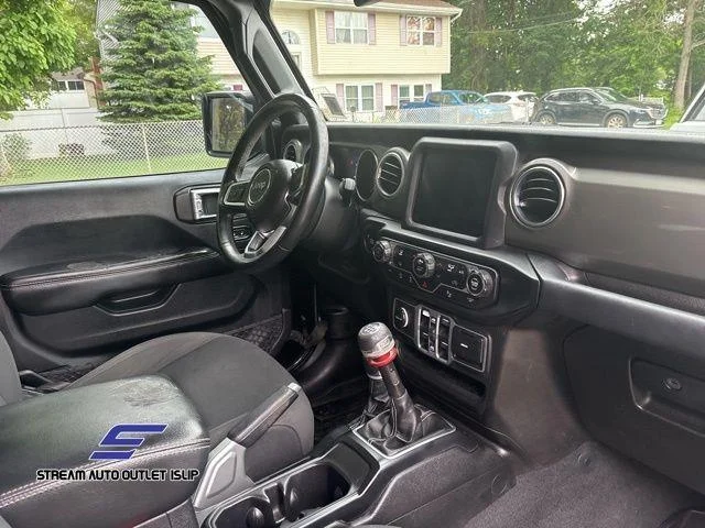 Used 2018 Black Jeep Unlimited Sahara image 8