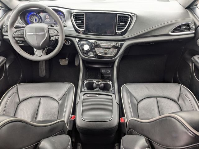Used 2025 Bright White Clearcoat Chrysler Limited image 19