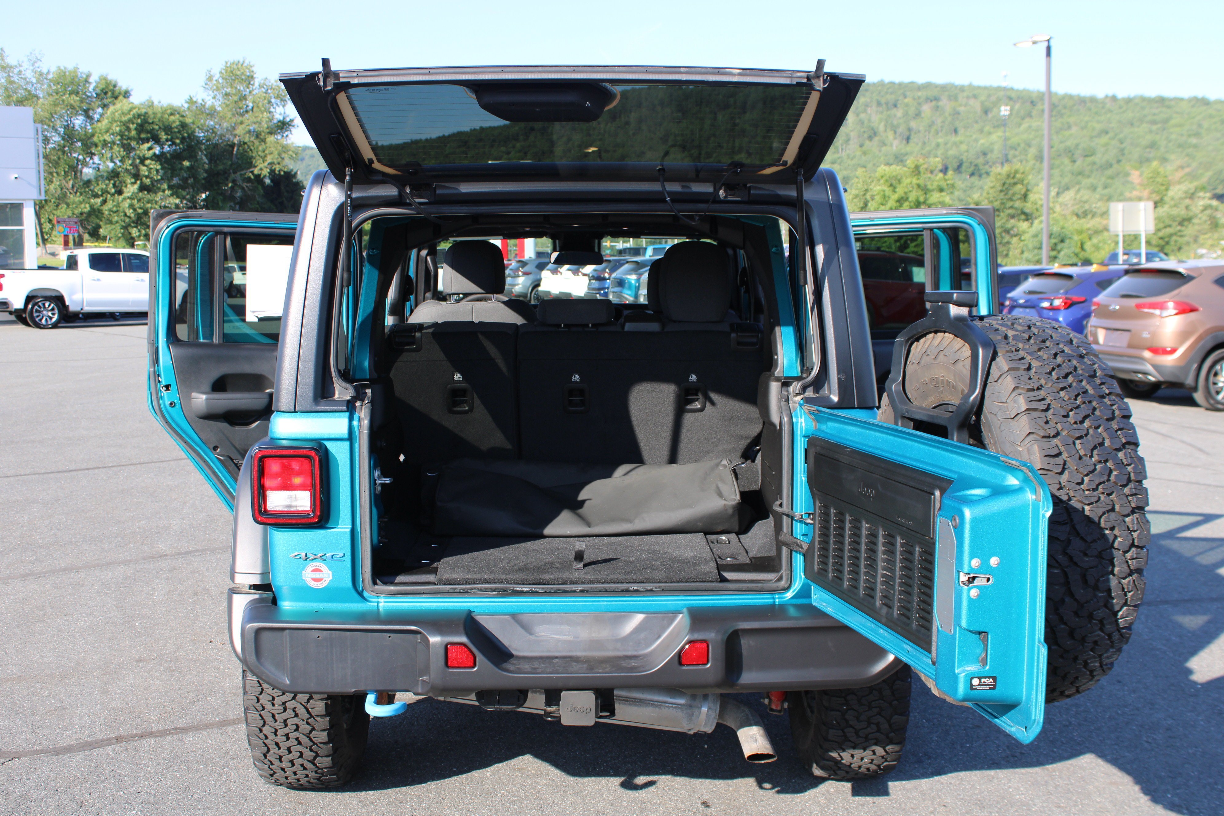 Used 2024 Bikini Pearl Coat Jeep Willys image 26