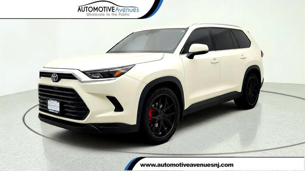 Used 2024 Coastal Cream Toyota XLE AWD w/ Tow Hitch image 1