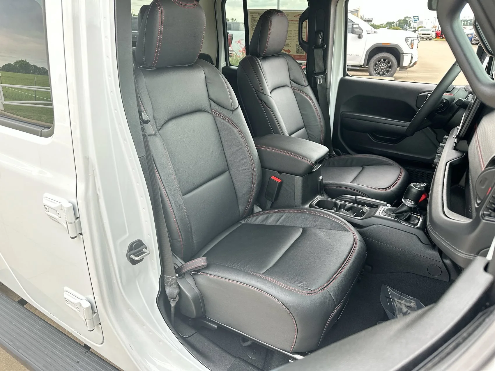 Used 2024 Bright White Clearcoat Jeep Rubicon image 23