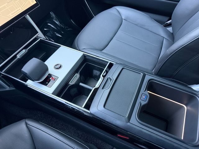 Used 2025 White Land Rover SE image 24