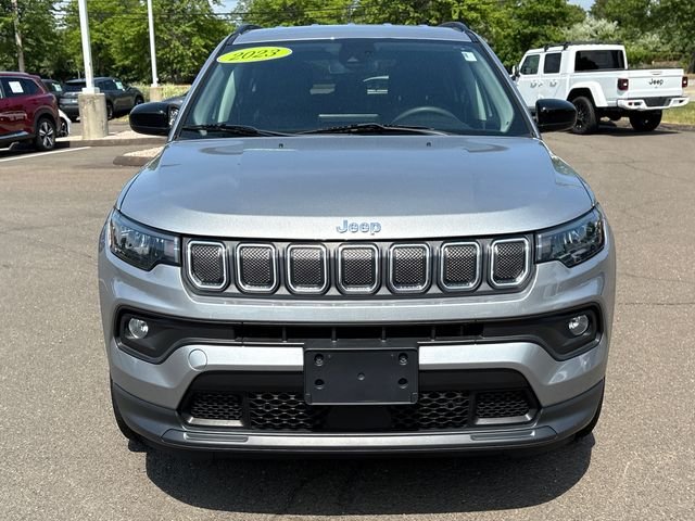 Used 2022 Silver Jeep Latitude image 6