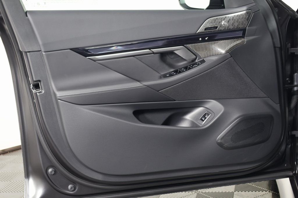 New 2027 Gray Metallic BMW Base image 7