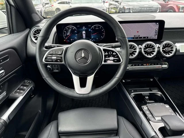 Used 2022 White Mercedes-Benz GLB 250 image 17