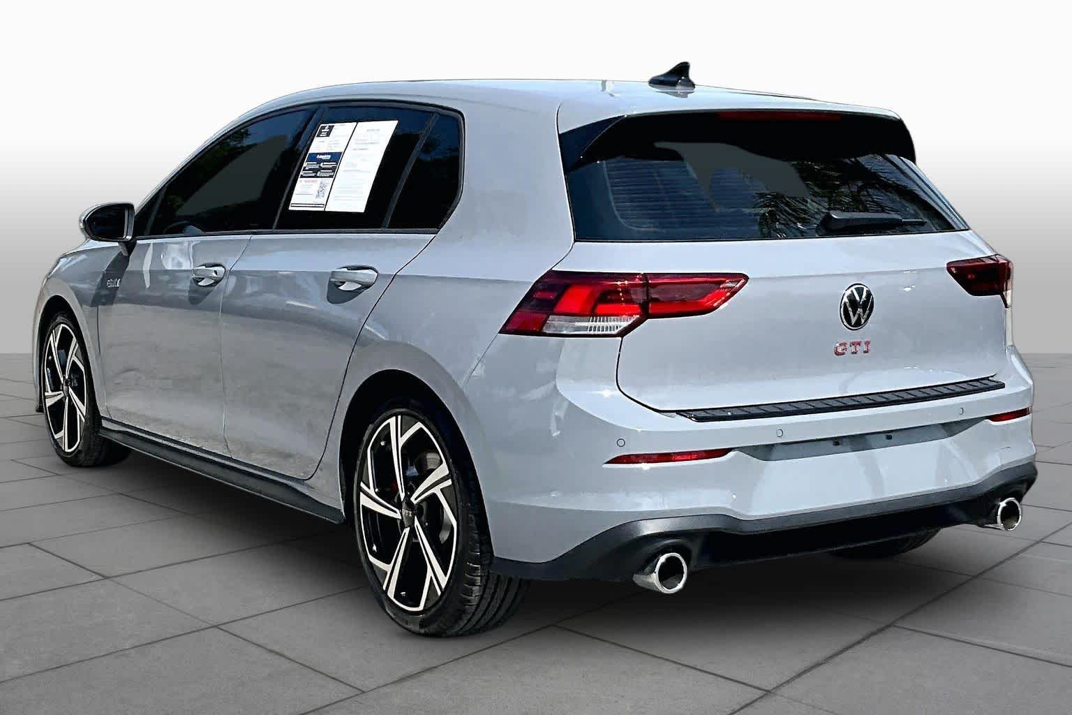 Used 2025 Moonstone Gray Volkswagen SE image 12