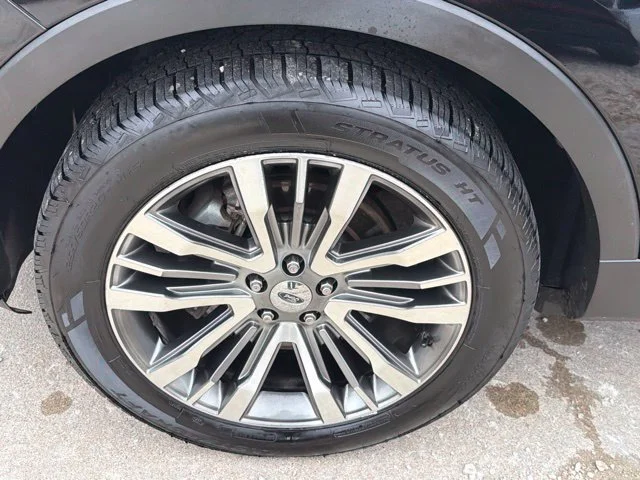 Used 2017 Black Ford Platinum image 10