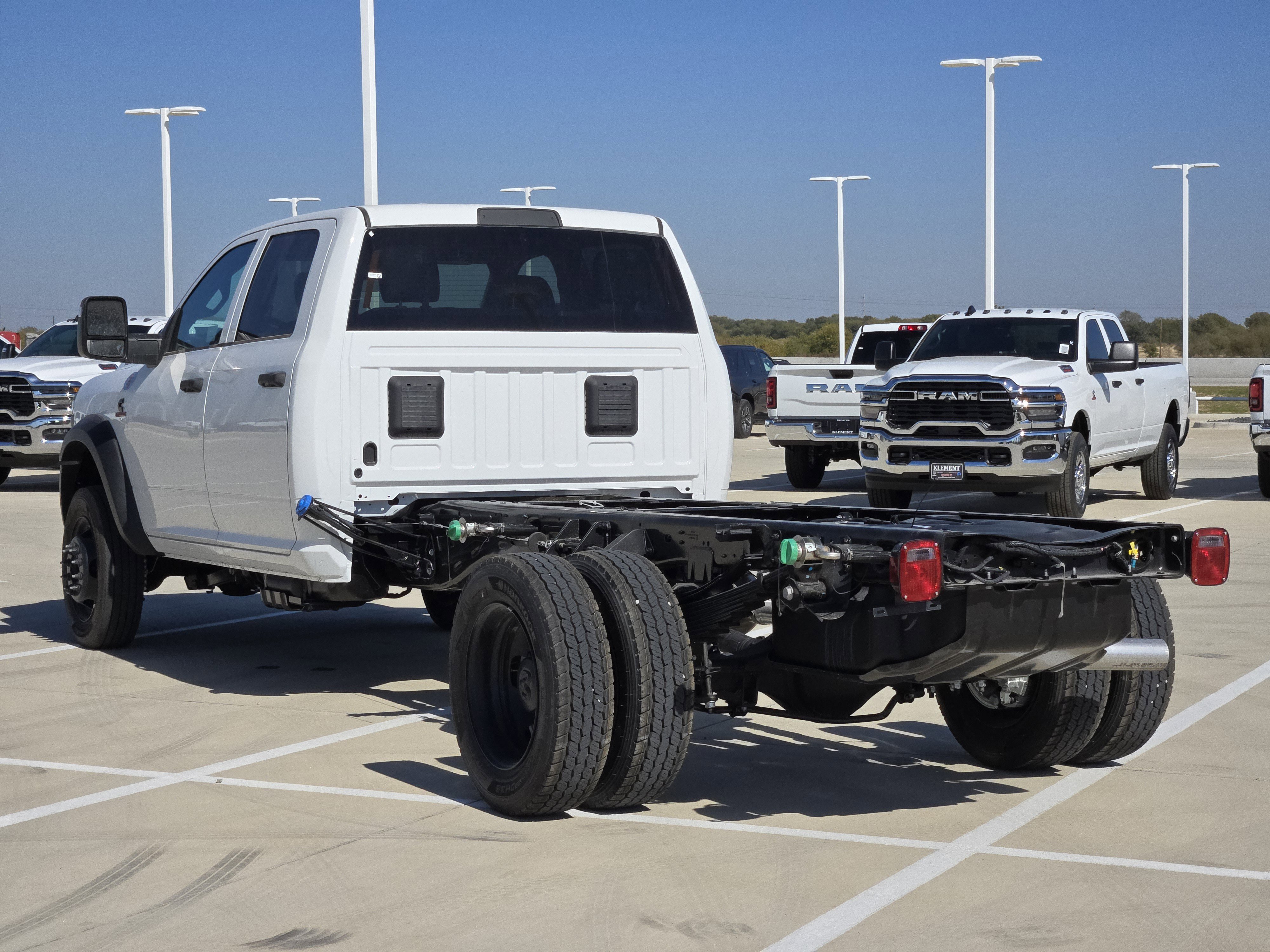 New 2026 Bright White Clear-Coat Exterior Paint RAM Tradesman image 4