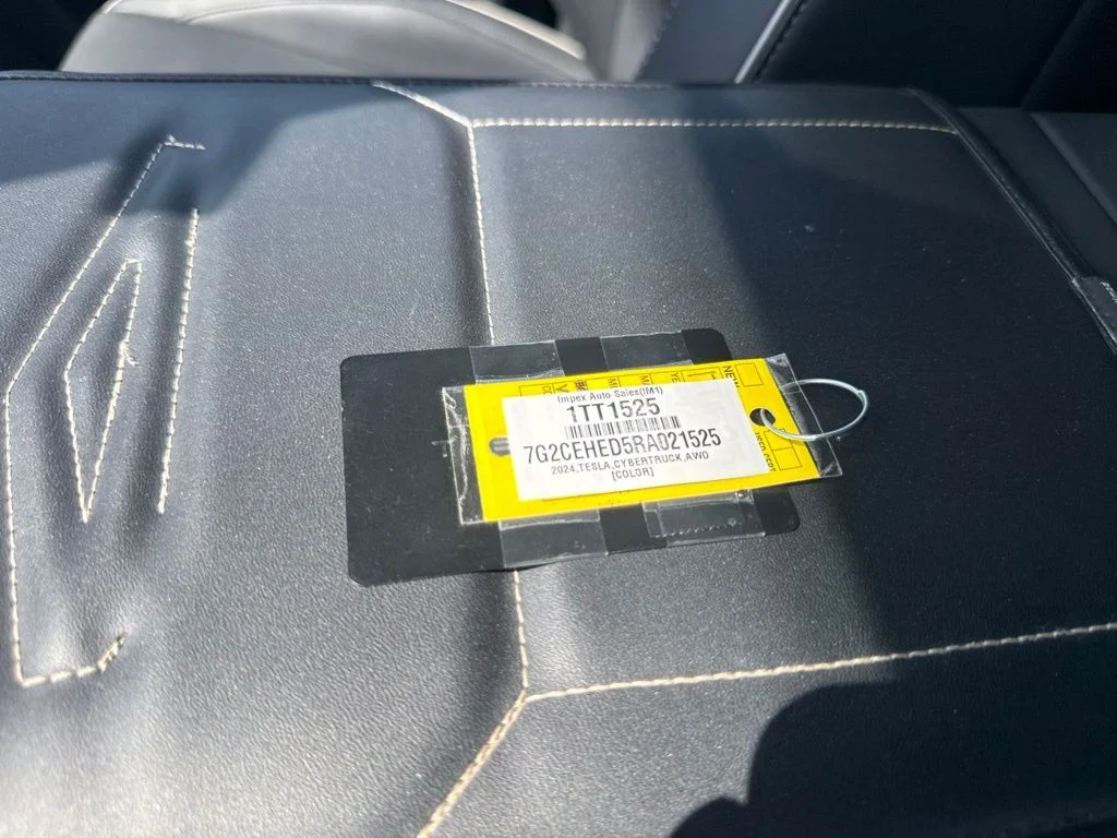 Used 2024  Tesla Base image 30