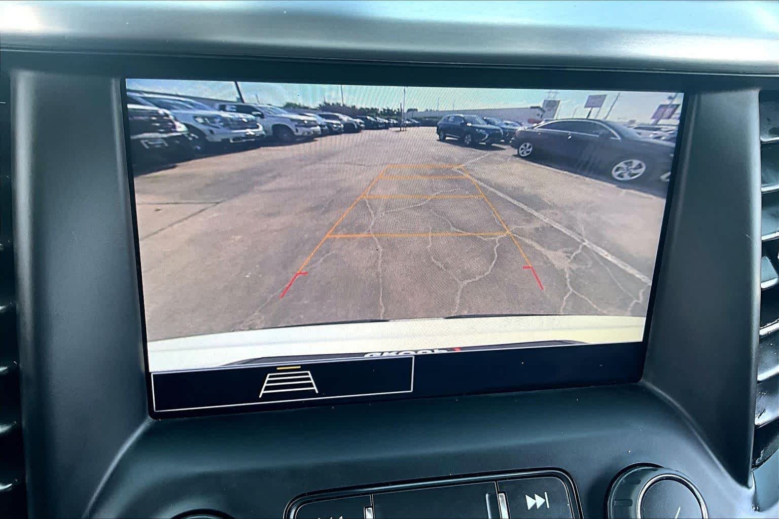 Used 2023 Summit White GMC SLE image 27