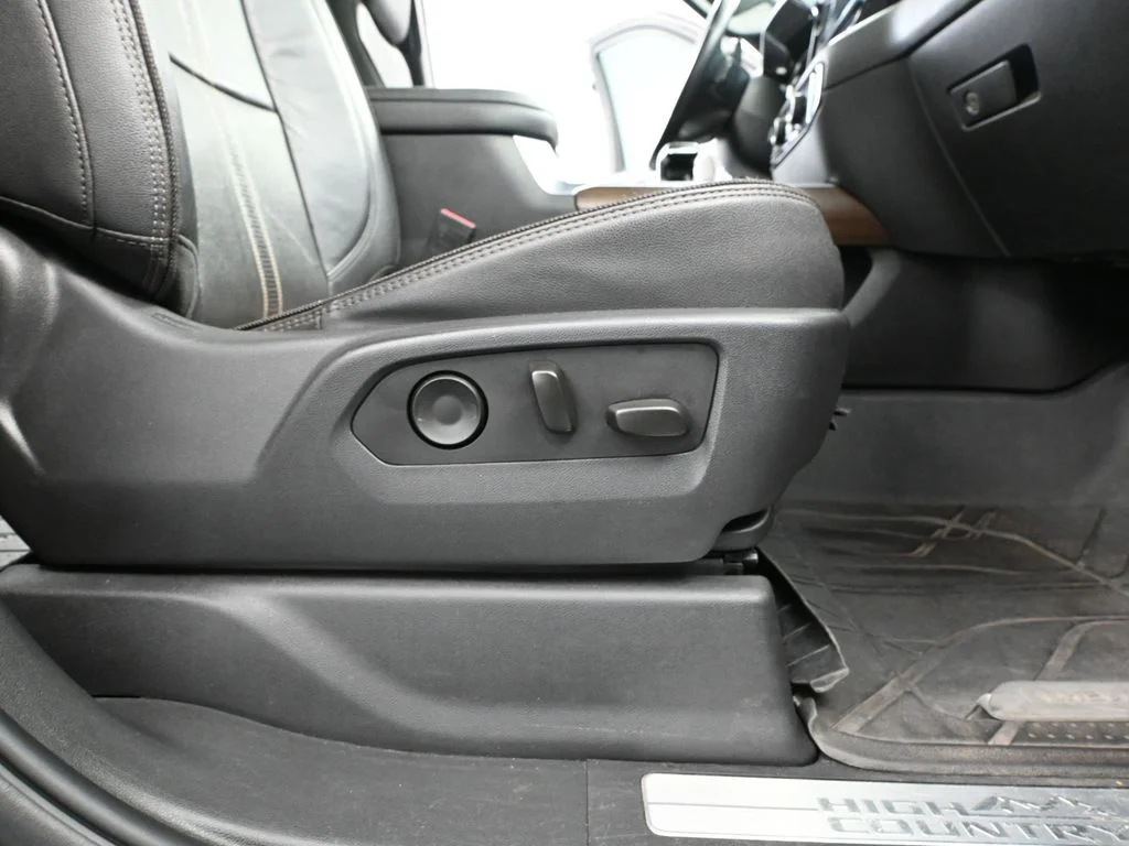 Used 2023 Black Chevrolet High Country image 41