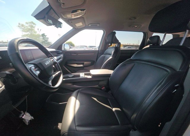 Used 2024 Snow White Pearl Kia Light Long Range image 8