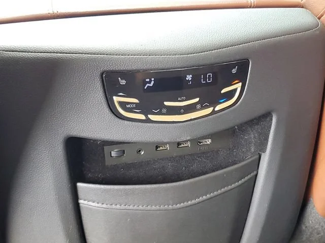 Used 2019 SHADOW METALLIC Cadillac Luxury image 27