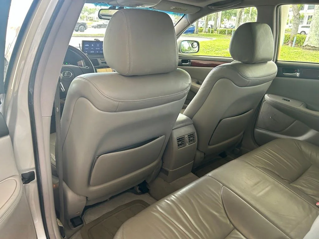 Used 2002  Lexus 300 image 35