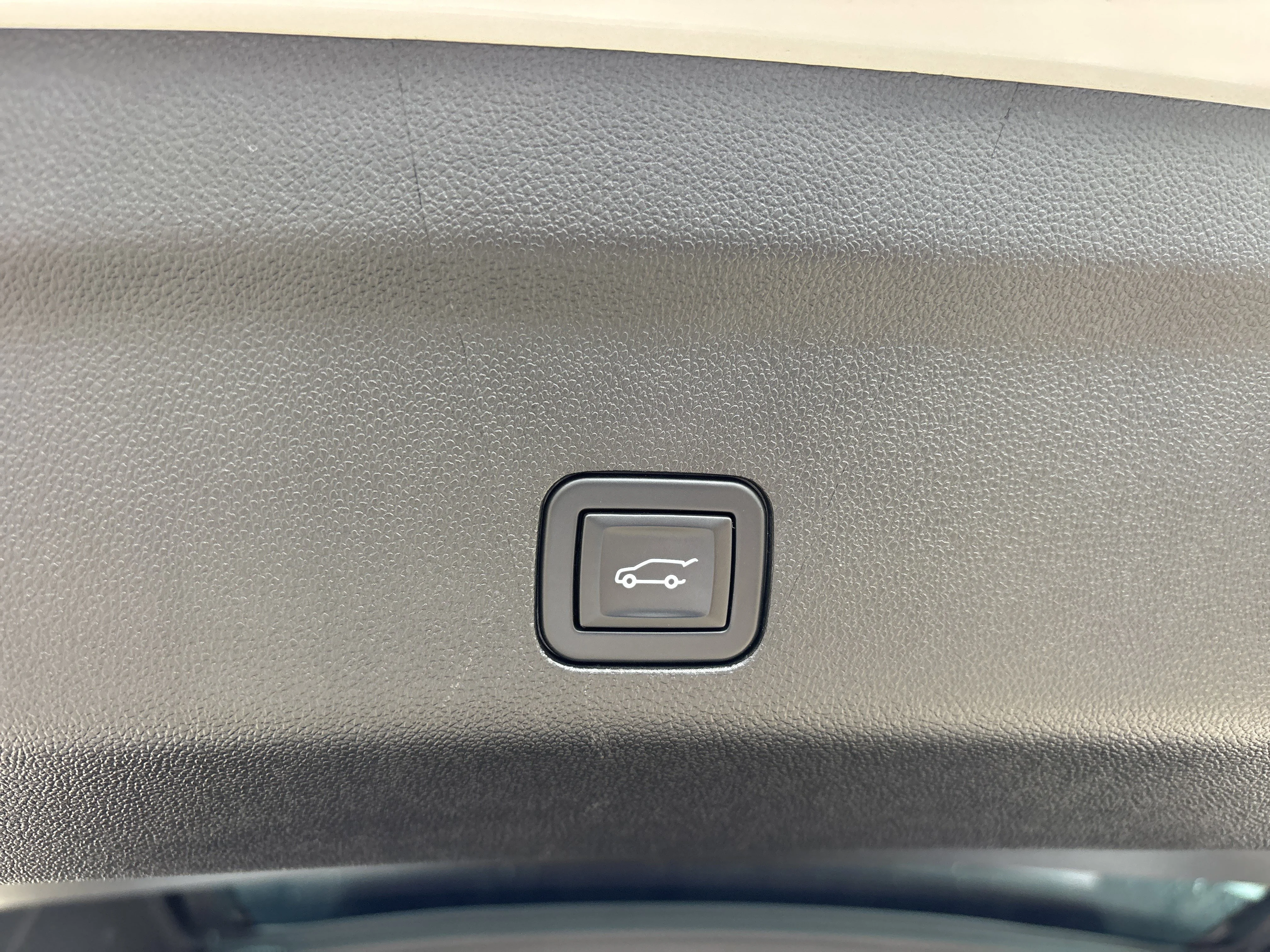 Used 2023 White Frost Tricoat GMC Denali Ultimate 4WD image 9