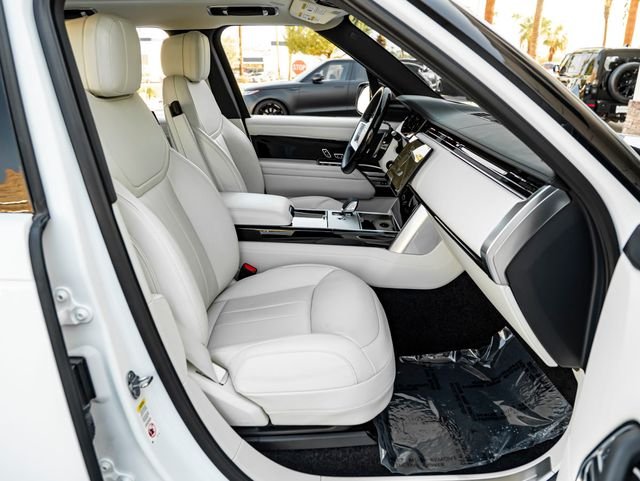 Used 2025 Fuji White Land Rover SE image 36