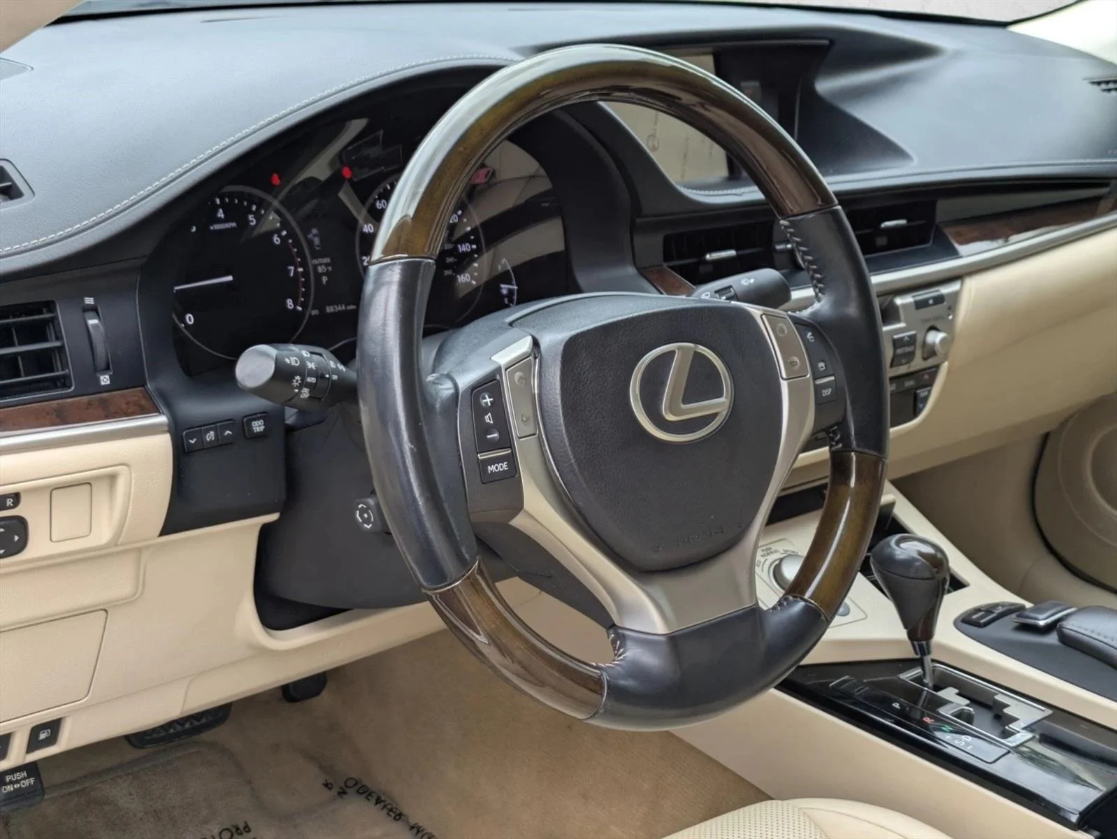 Used 2014 Starfire Pearl Lexus  image 10