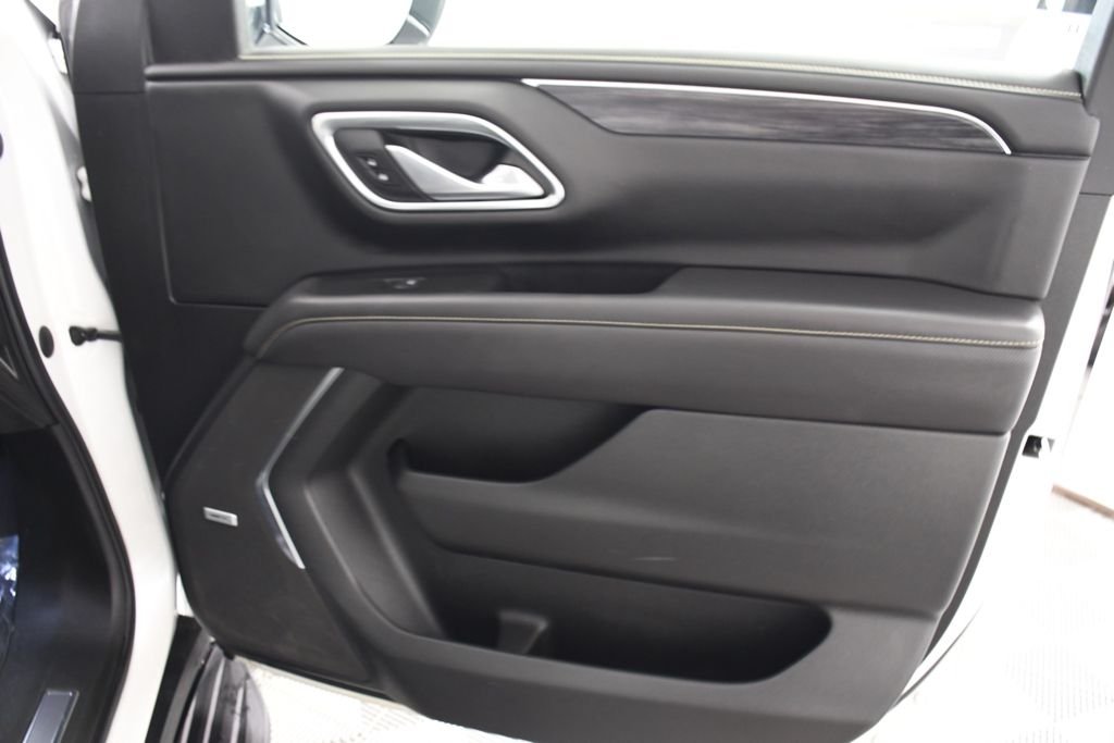 Used 2022 White Frost Tricoat GMC SLT image 18