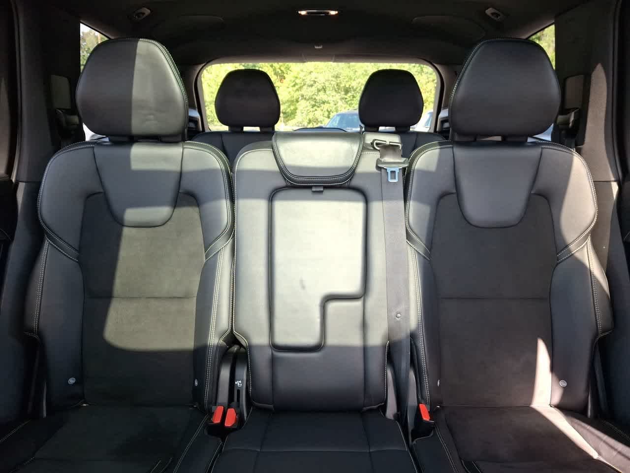 Used 2022 White Volvo R-Design image 13
