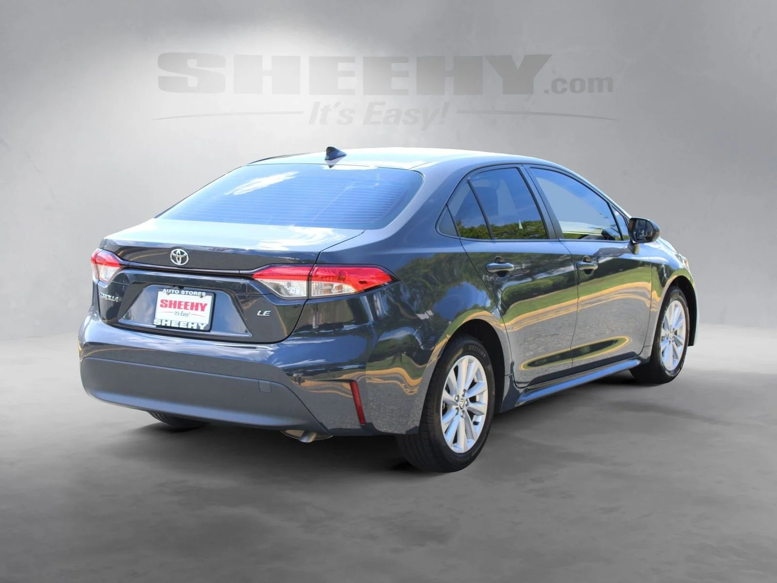 Used 2023  Toyota LE image 12