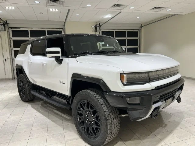 Used 2025 White GMC 2X image 7