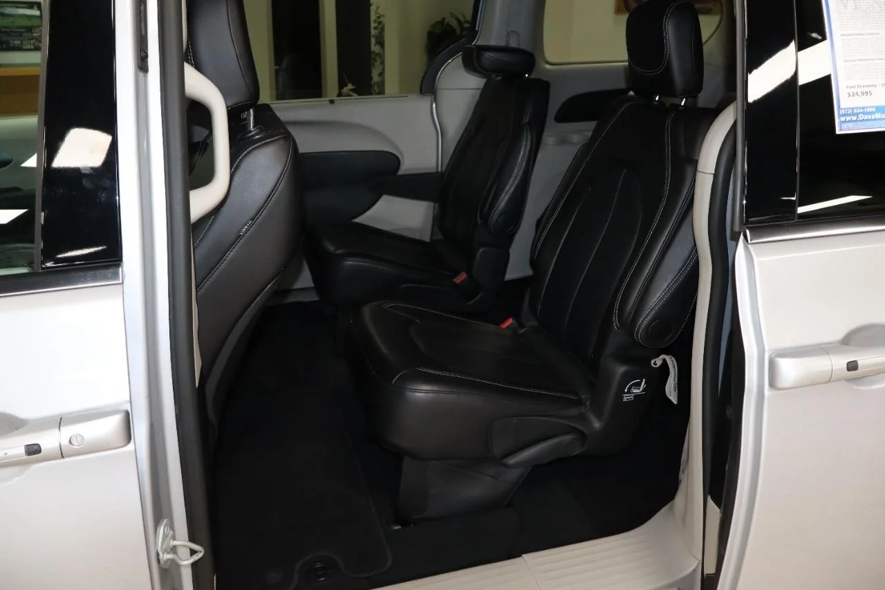 Used 2024 Silver Mist Clear Coat Chrysler Touring L image 23