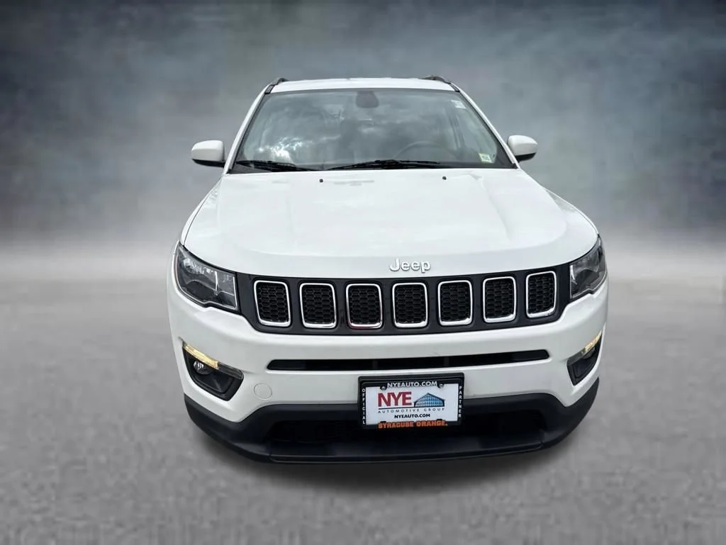 Used 2019 White Clearcoat Jeep Latitude image 8