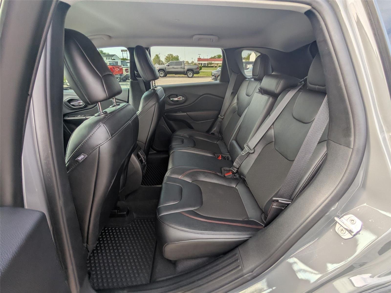 Used 2022 GRAY Jeep Trailhawk image 24