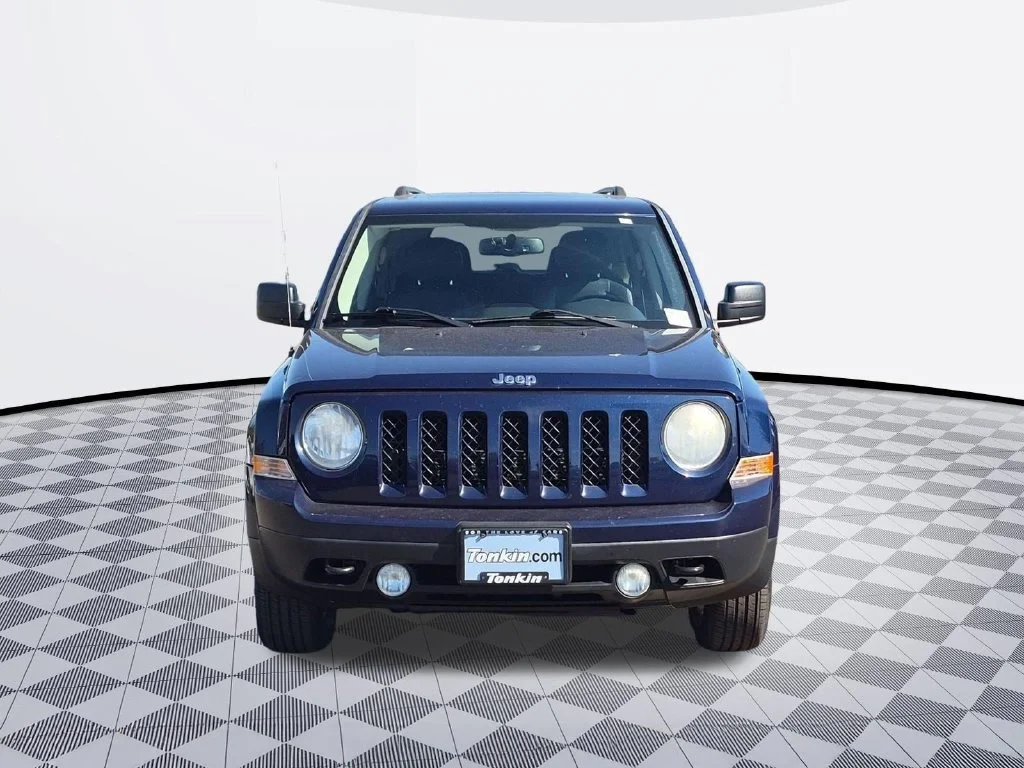 Used 2012 True Blue Pearlcoat Jeep Latitude image 9