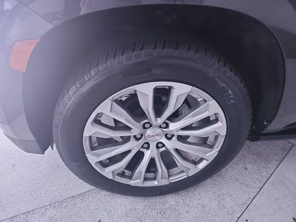 Used 2022 Green GMC Denali image 10