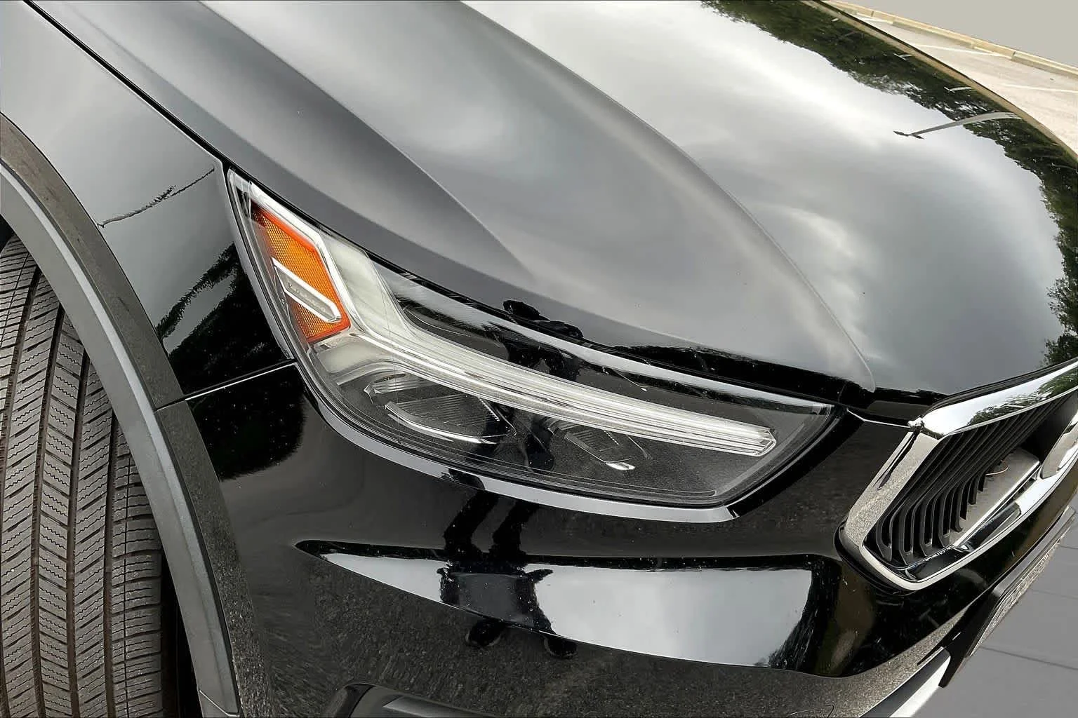 Used 2020 black Volvo Momentum image 26