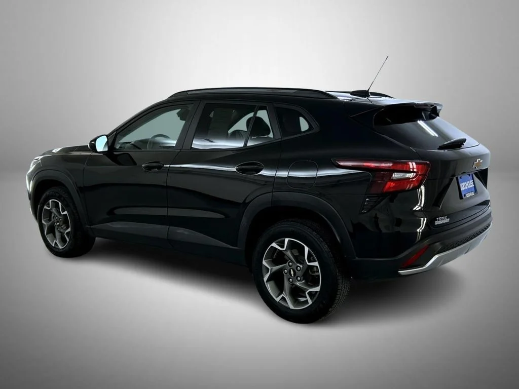 Used 2025 Black Chevrolet LT image 7