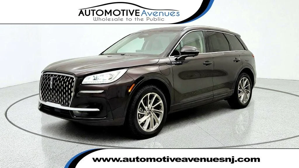 Used 2023 Crystal Red Metallic Premium Clearcoat Lincoln Grand Touring AWD image 1