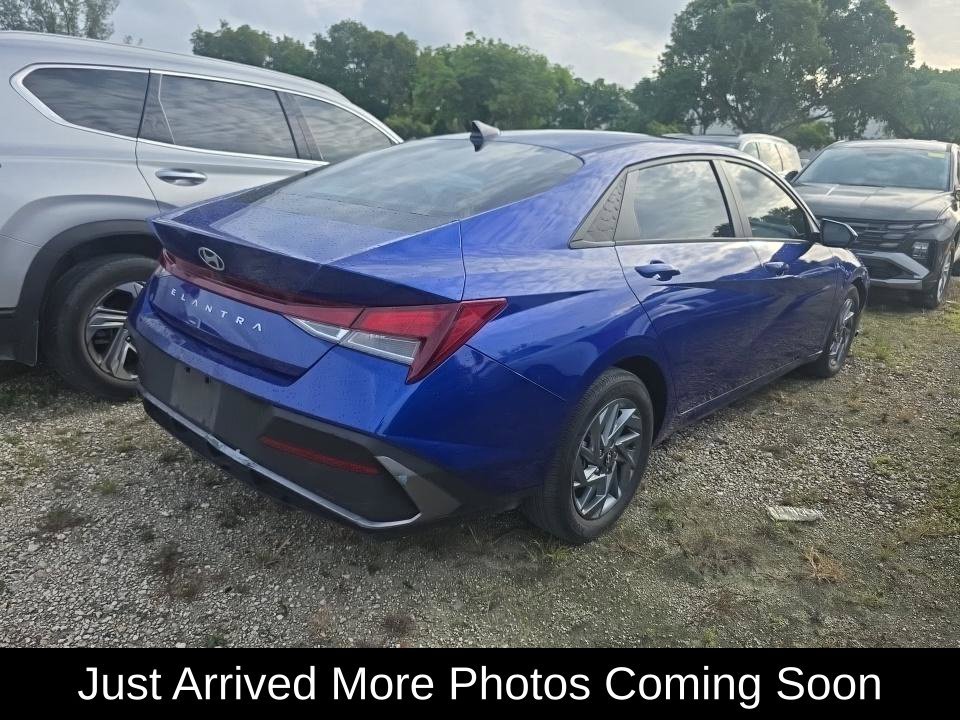 Used 2024 Blue Metallic Hyundai SEL image 2
