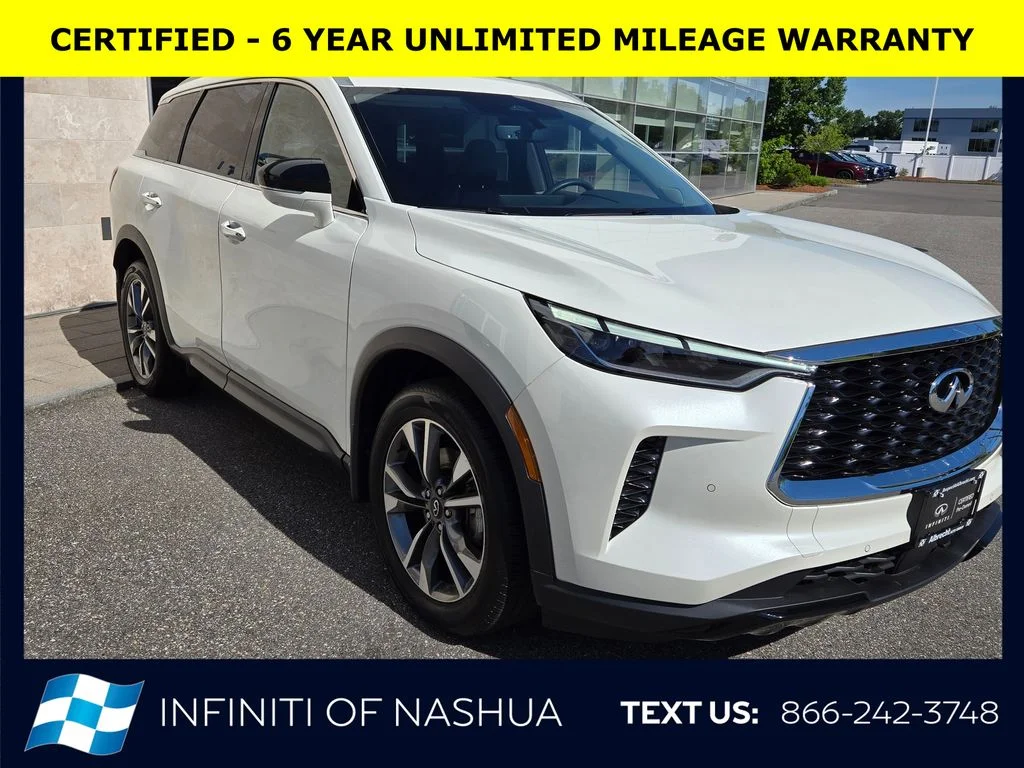 Certified Used 2023 White INFINITI LUXE image 18